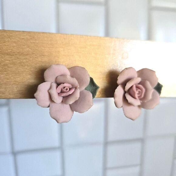 vintage Jewelry - CLIP ON Vintage ceramic rose earrings